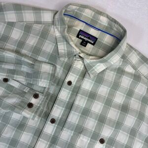 Patagonia Long Sleeve Plaid Button Up Shirt Men's XXL Green White (FLAW)